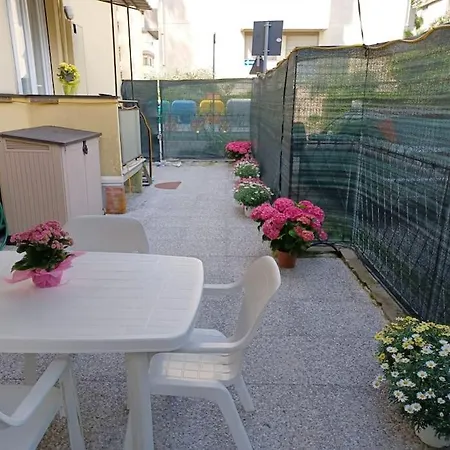 Lägenhet La Casa Di Lila - Con Giardino E Posto Auto Coperto *